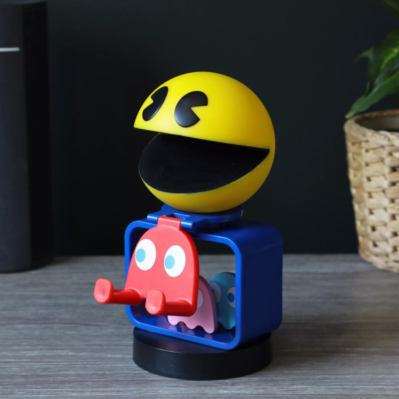 Bandai: Pac - Man Cable Guys Original Controller and Phone Holder - EXG Pro