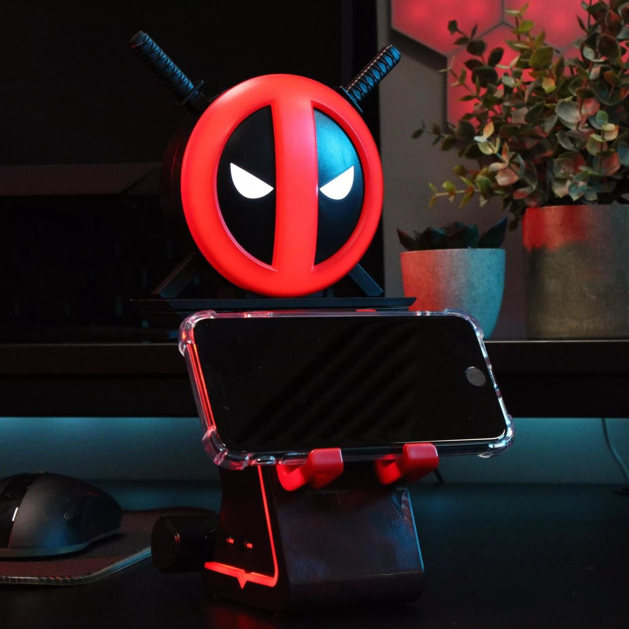 Marvel: Deadpool Cable Guys Light Up Ikon, Phone and Device Charging Stand - EXG Pro