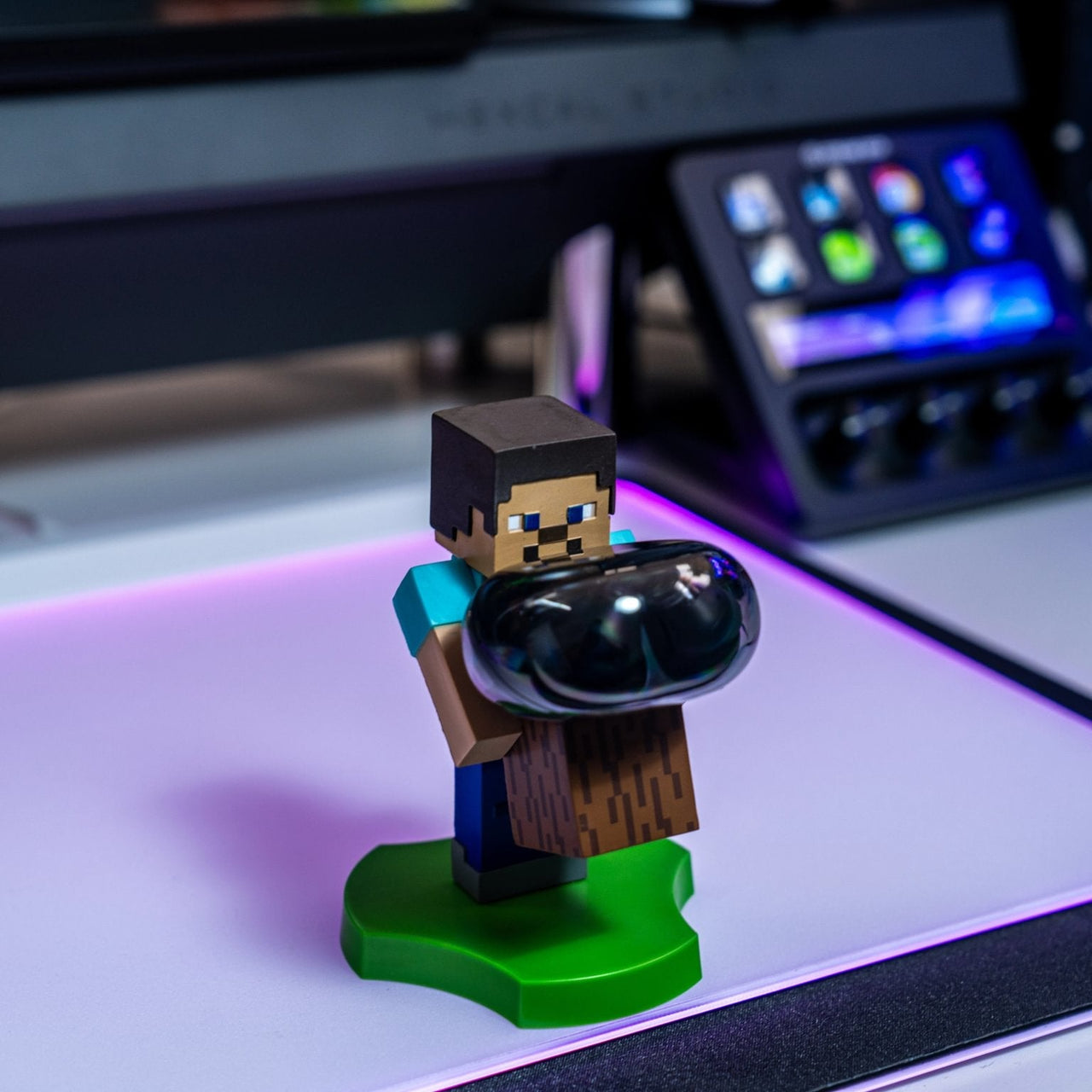 Minecraft: Steve Cable Guys Holdems, Mini Phone Stand and Device Holder - EXG Pro