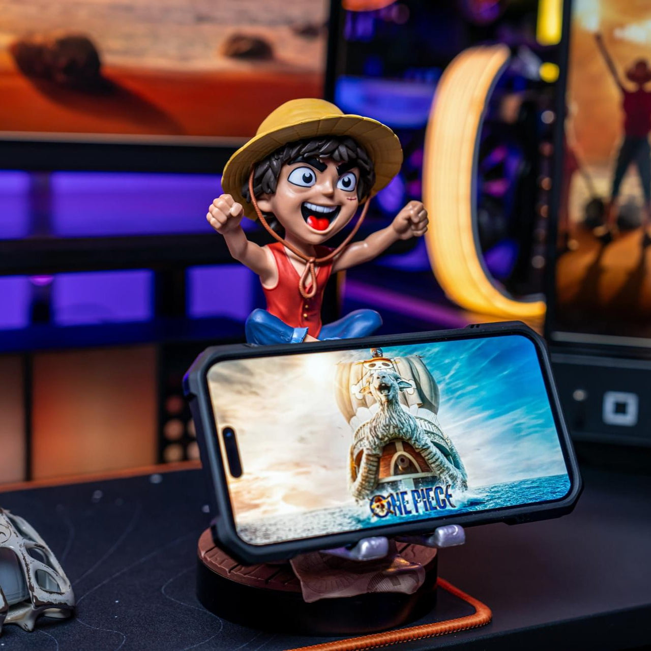 Netflix: Luffy Cable Guys Guys Original Controller and Phone Holder - EXG Pro