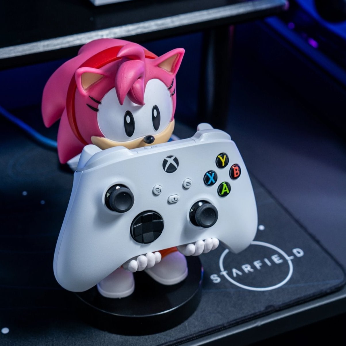 SEGA: Amy Rose Cable Guys Original Controller and Phone Holder - EXG Pro