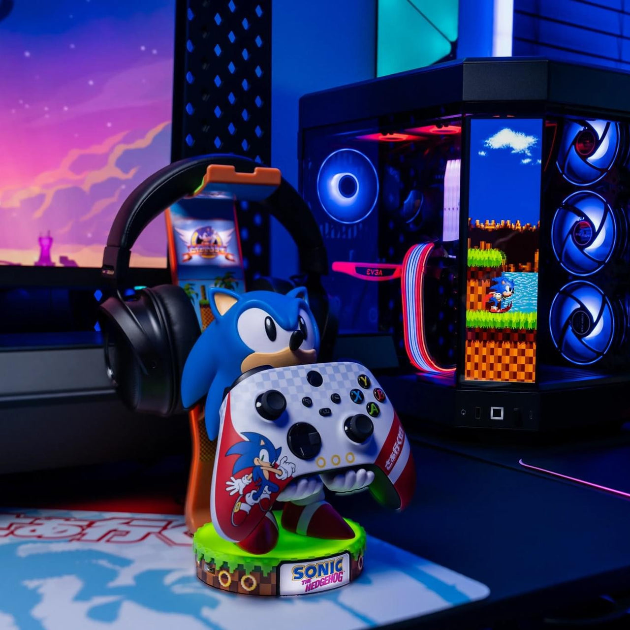 SEGA: Sonic Cable Guys Deluxe Light Up Controller, Headphone and Phone Stand - EXG Pro