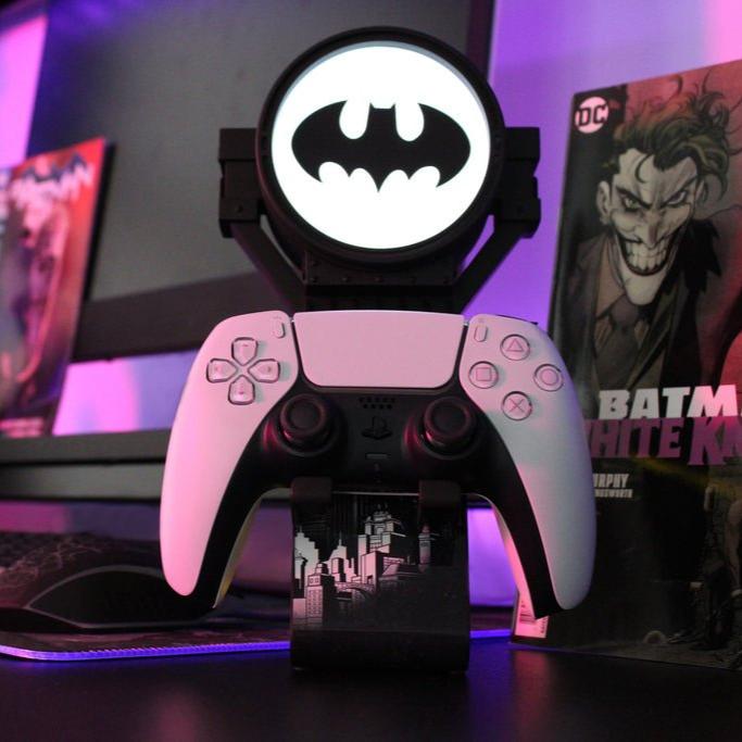 Warner Bros: Batman Cable Guys Light Up Ikon, Phone and Device Charging Stand - EXG Pro